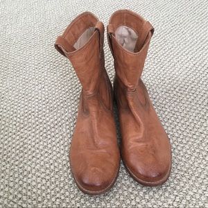 FRYE Anna Shortie Camel Size 9.5